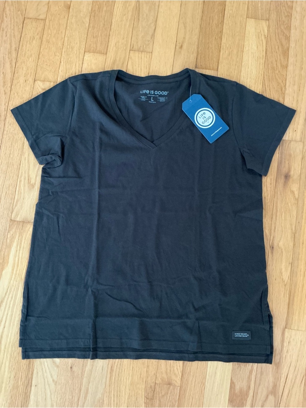 Life Is Good Women's Solid Crusher Lite V-Neck Tee in Faded Black